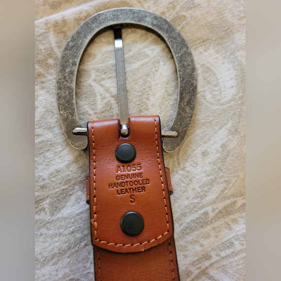 Western leather tooled belt - Picture 4 of 6